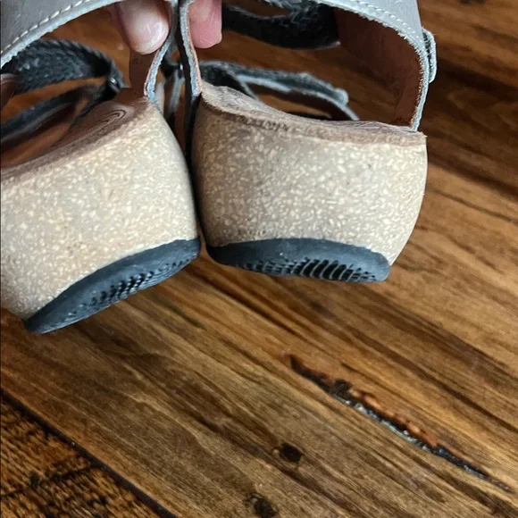 SAS Women's Gray Sandals - Picture 8 of 14